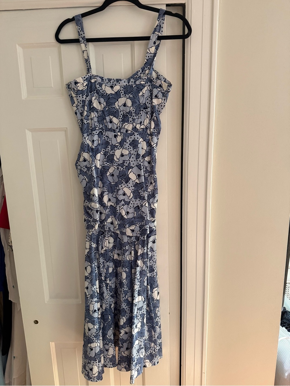 VERONICA BEARD MARENA GATHERED PRINTED FLORAL COTTON POPLIN MIDI DRESS - Picture 7 of 8
